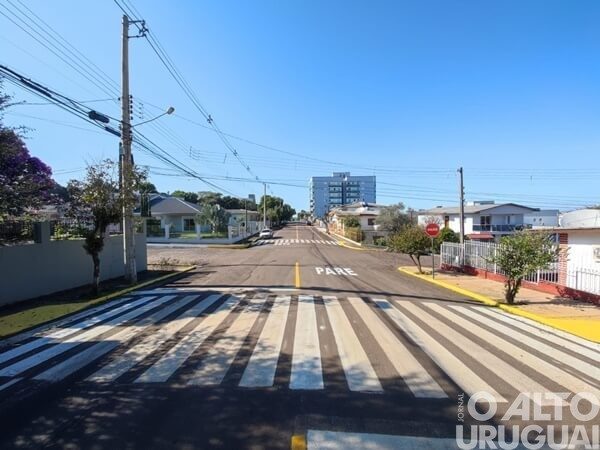 Departamento de Trânsito de FW realiza revitalização de sinalizações de trânsito