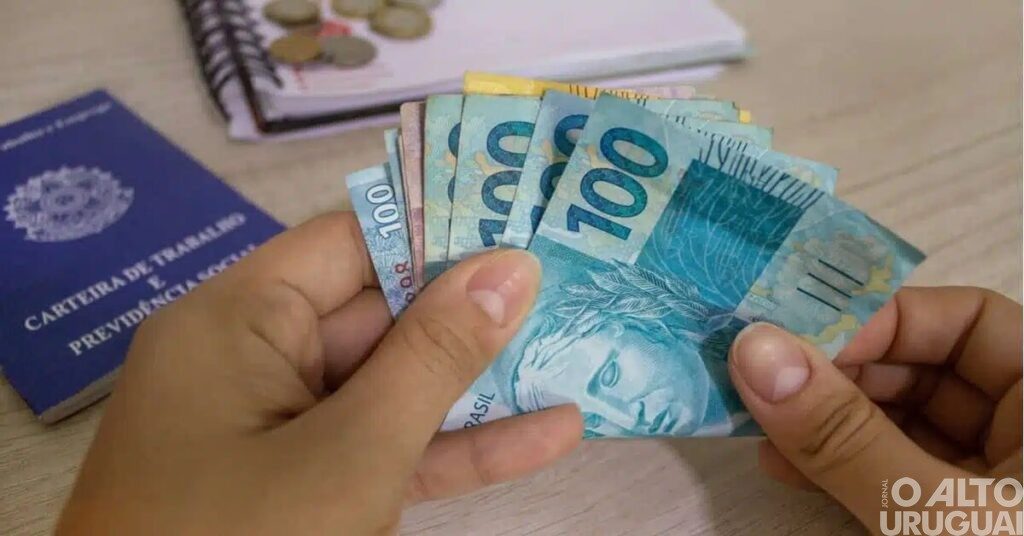 Entra em vigor o salário mínimo de R$ 1.412