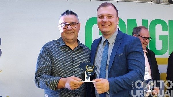 Raul Pazuch da Silva recebe Troféu Presidente Destaque 2023