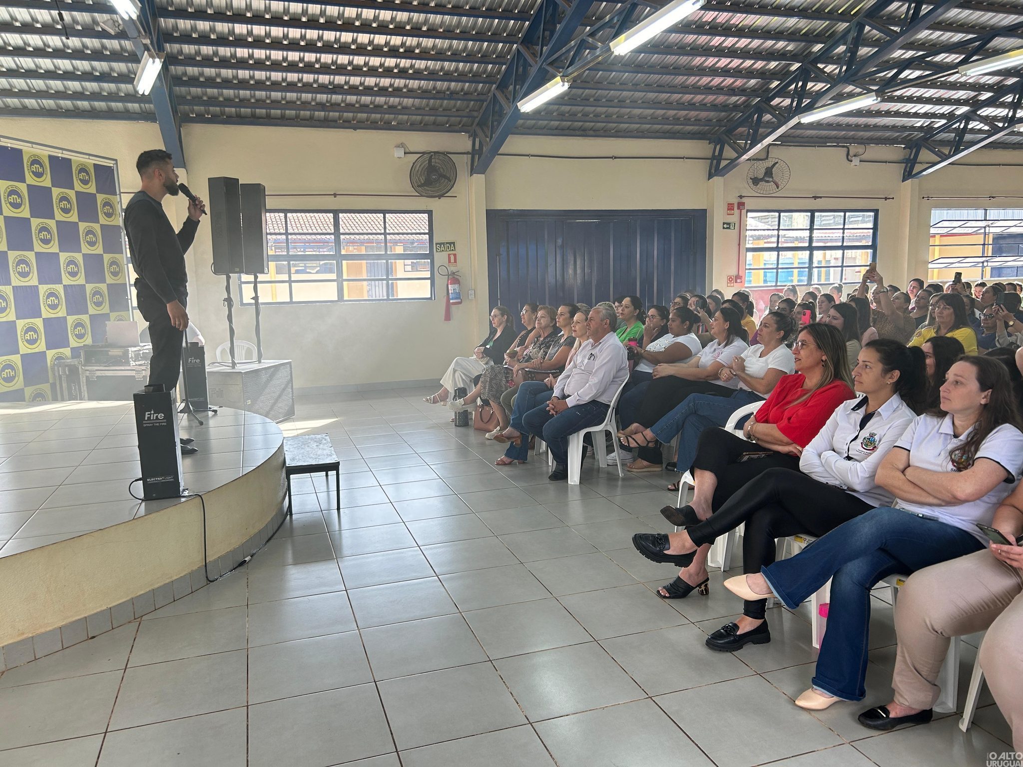 Administração de Seberi promove palestra-show para servidores da Educação