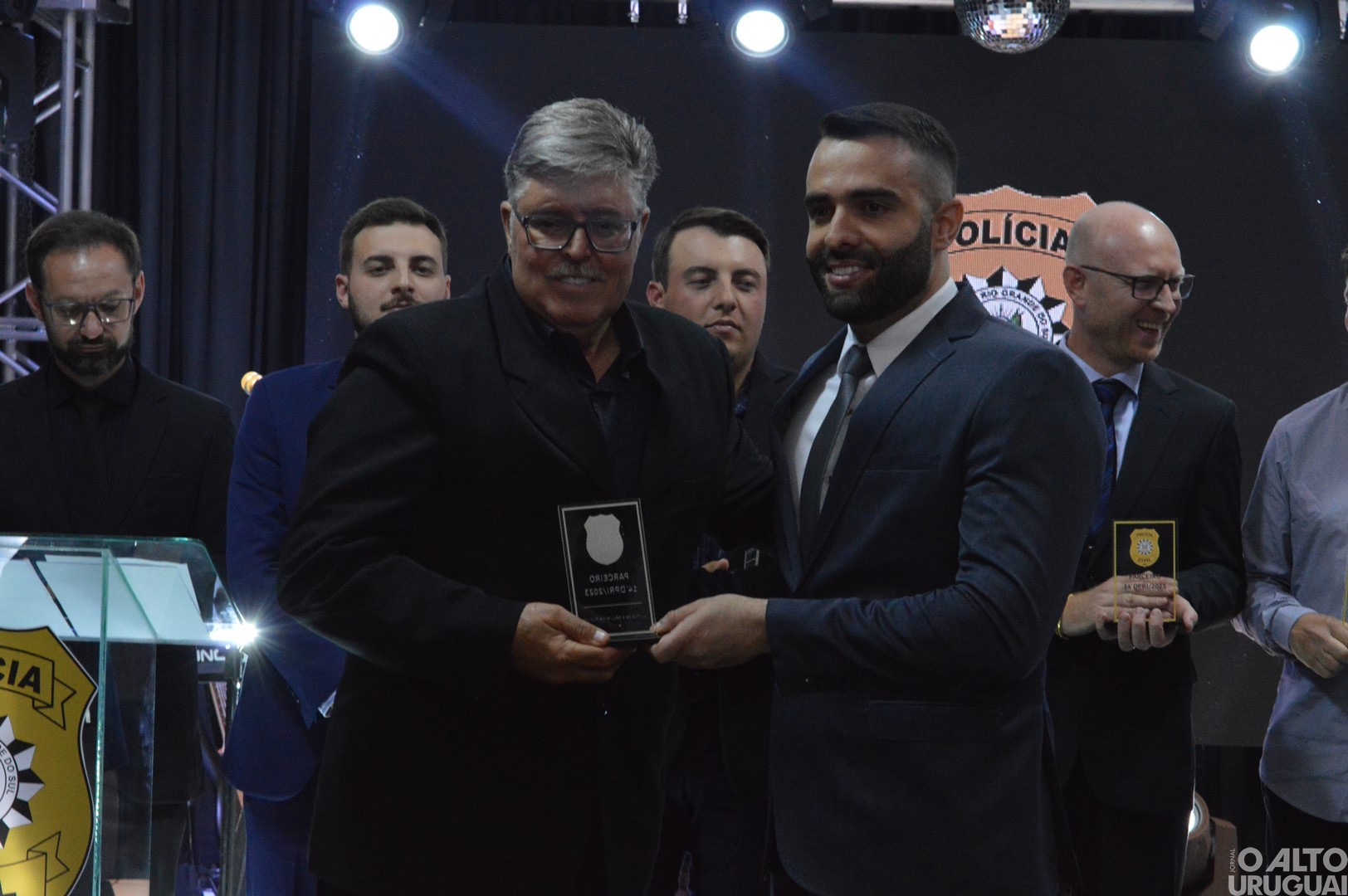 Baile Golden Night homenageia parceiros da Polícia Civil