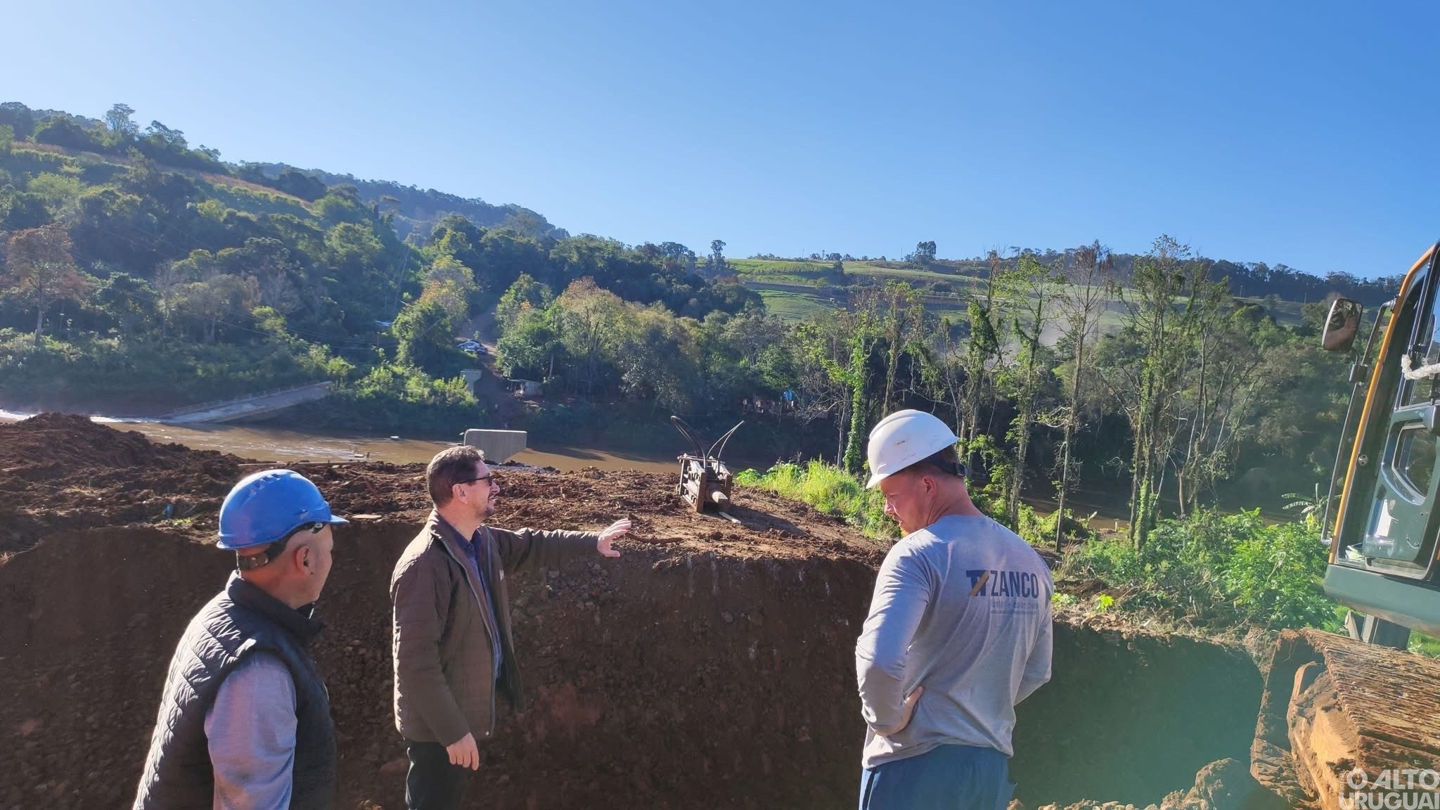 Iniciados os trabalhos para a reconstrução da ponte sobre o rio da Várzea em Rodeio Bonito