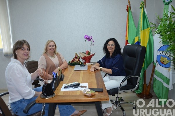 Encontro reúne três prefeitas em exercício da região