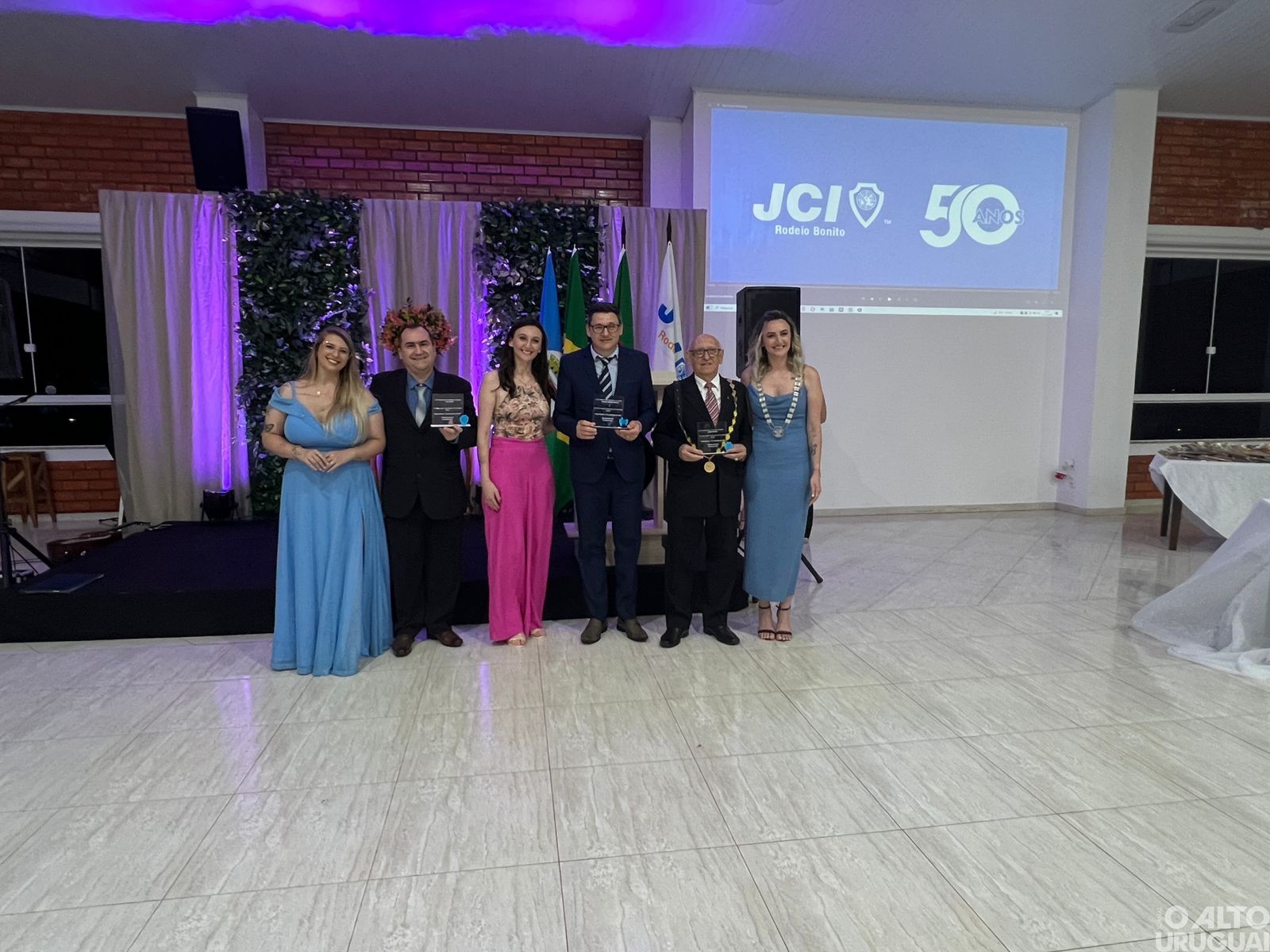 Jantar festivo com honrarias marca os 50 anos da JCI em Rodeio Bonito