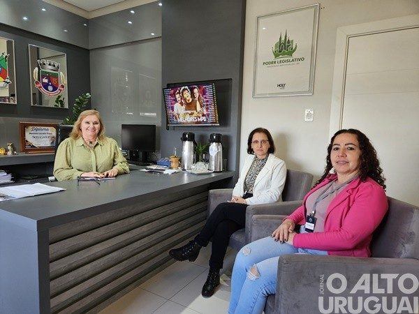 Inscrições do Programa Vereador Mirim de FW são tema de reunião na Smec