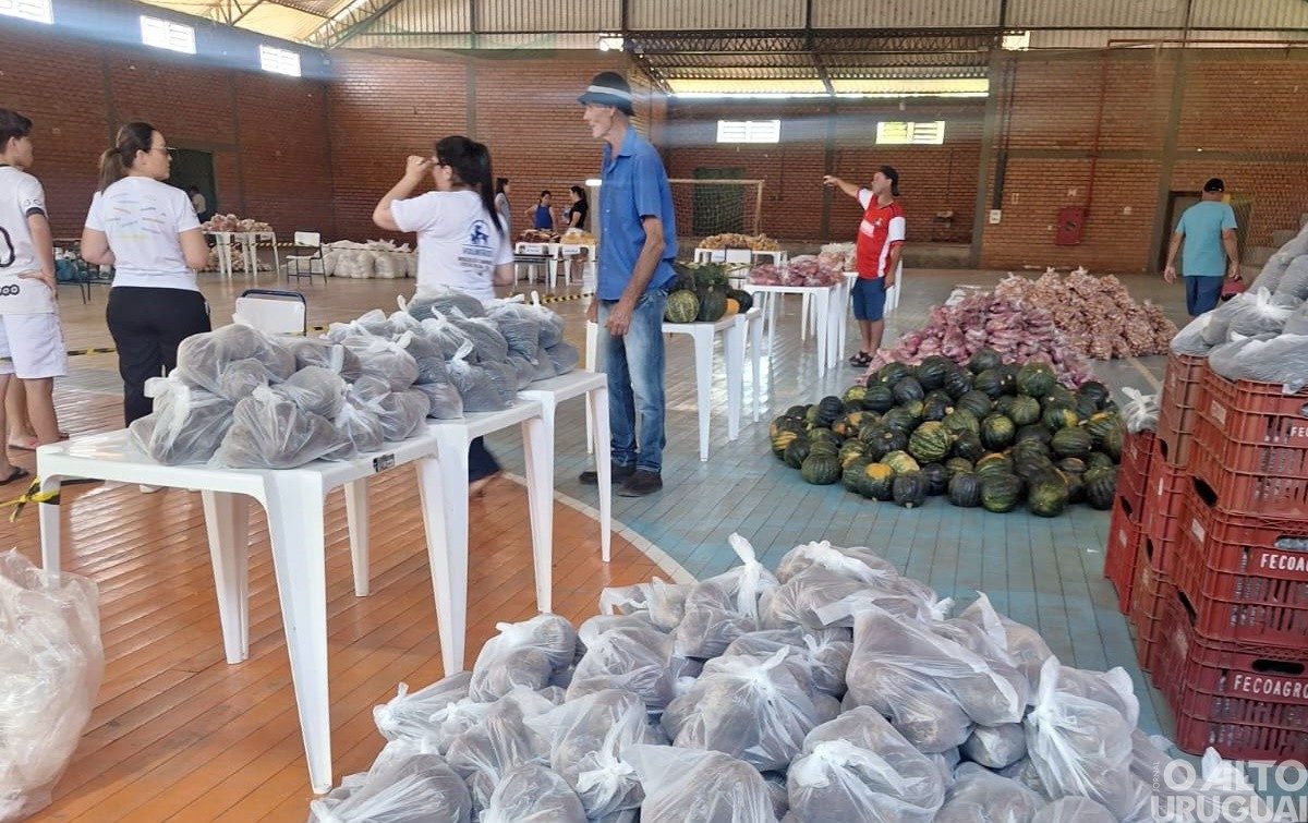 Cristal do Sul entrega kits do PAA a 300 famílias