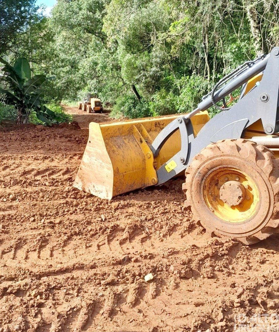Secretaria de Obras de Palmitinho segue recuperando locais afetados pelas chuvas