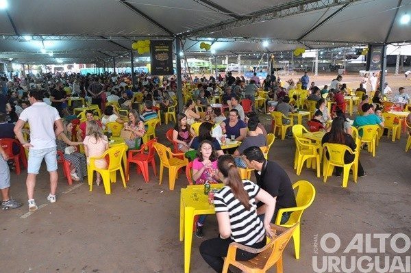 Expofred amplia estrutura e diversidade gastronômica na praça de alimentação