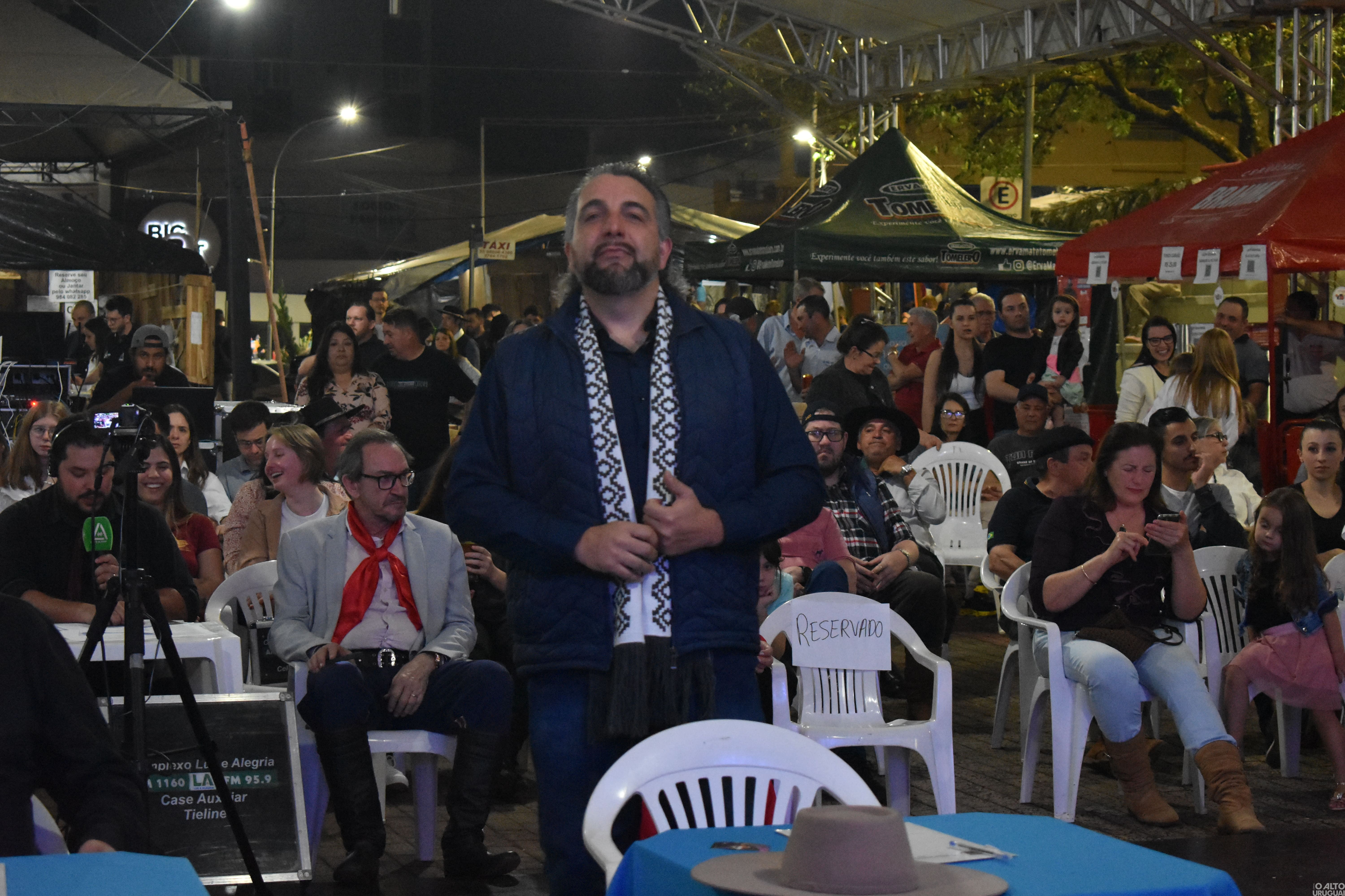 Primeira noite do Canto do Barril reúne grande público