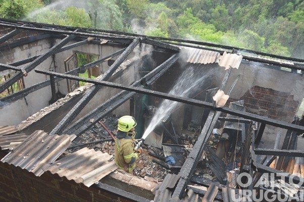 FW: Bombeiros atendem mais um incêndio em residência