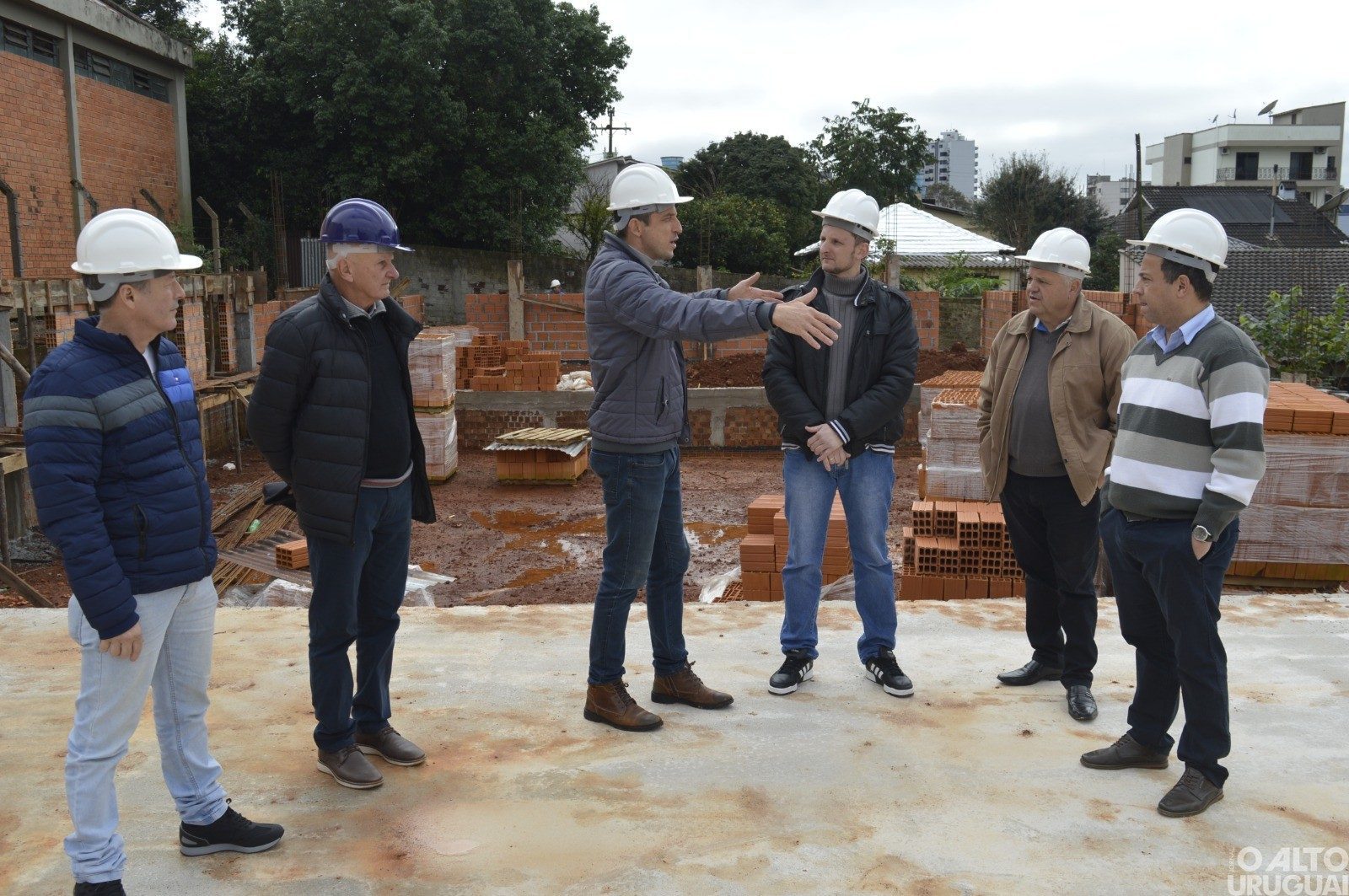 Vereadores visitam obras no novo Centro Cultural 25 de Julho