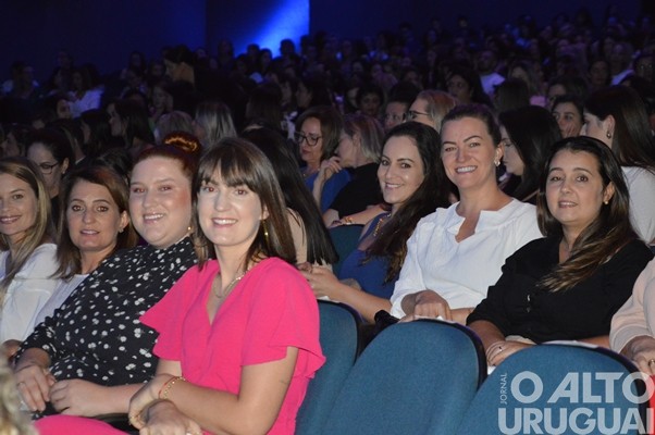 Mais de 800 pessoas participam de palestra com Leila Ama em FW