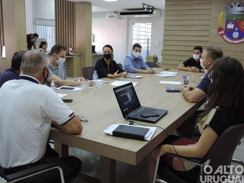 Representantes do Executivo pedem aprovação de projetos