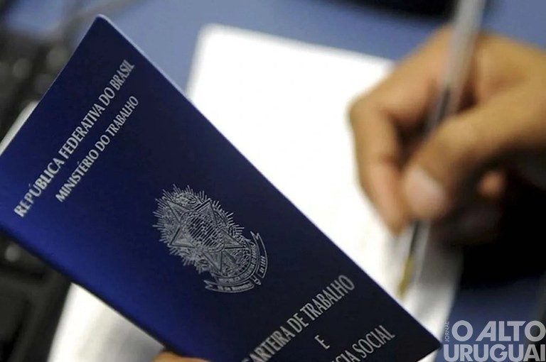 Empregos com carteira assinada batem recordes