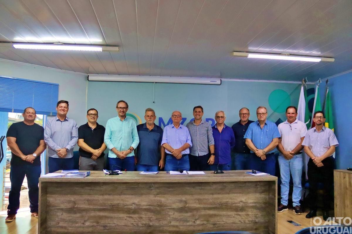 Prefeito de Caiçara, Daniel Coelho dos Santos, é eleito primeiro-vice-presidente da Amzop