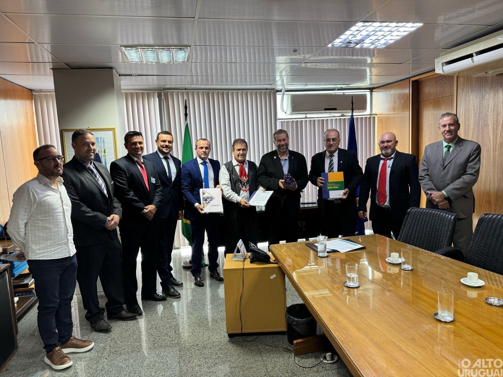 Comitiva apresenta proposta para aposentadoria especial de garimpeiros