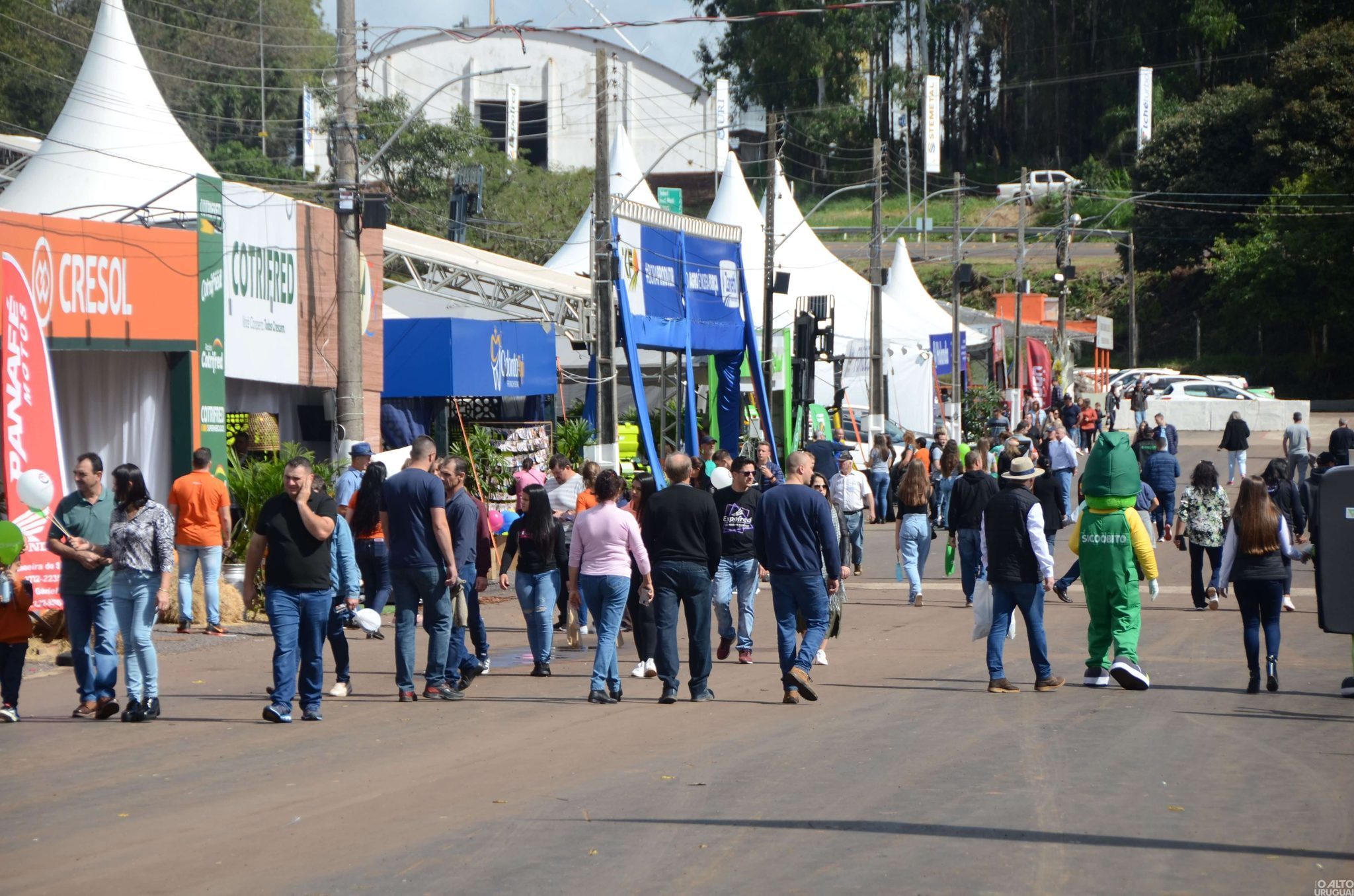 Penúltimo dia de Expofred movimenta público da região