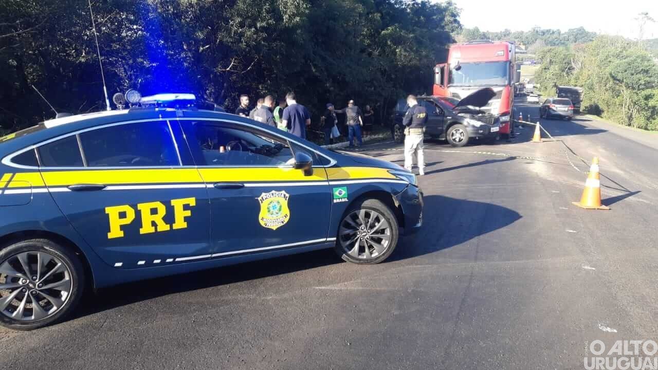 Acidente com três veículos resulta em morte