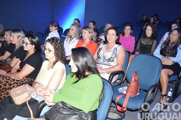 Mais de 800 pessoas participam de palestra com Leila Ama em FW