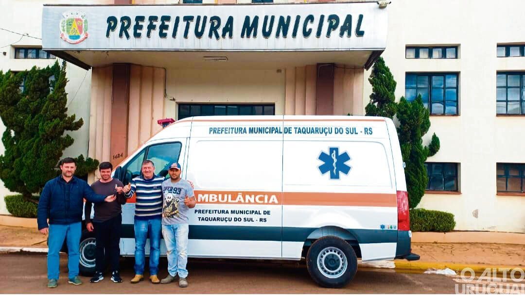 Executivo de Taquaruçu do Sul entrega nova ambulância para a Saúde