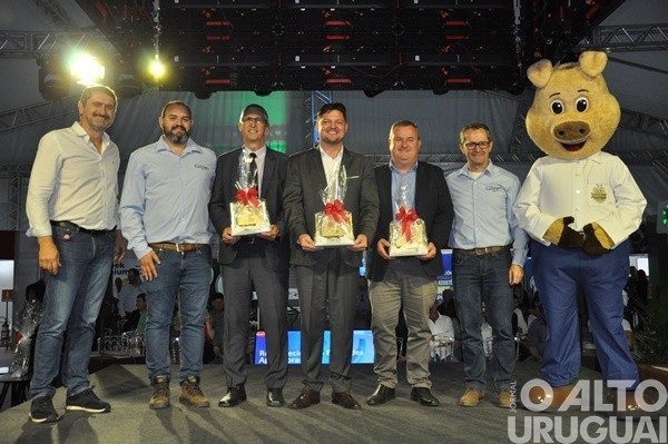 Painel destaca papel da suinocultura no desenvolvimento regional no primeiro dia da feira