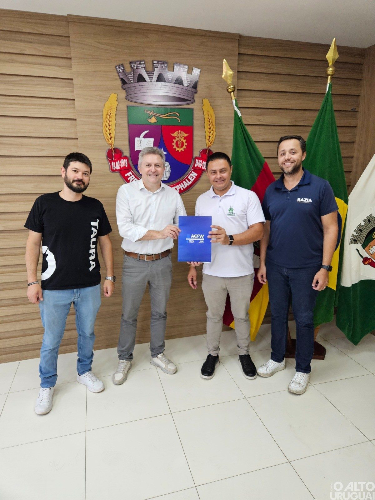 AEFW realiza visita institucional ao Legislativo de FW