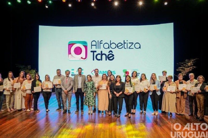 Escolas da 20ª CRE são premiadas no Alfabetiza Tchê