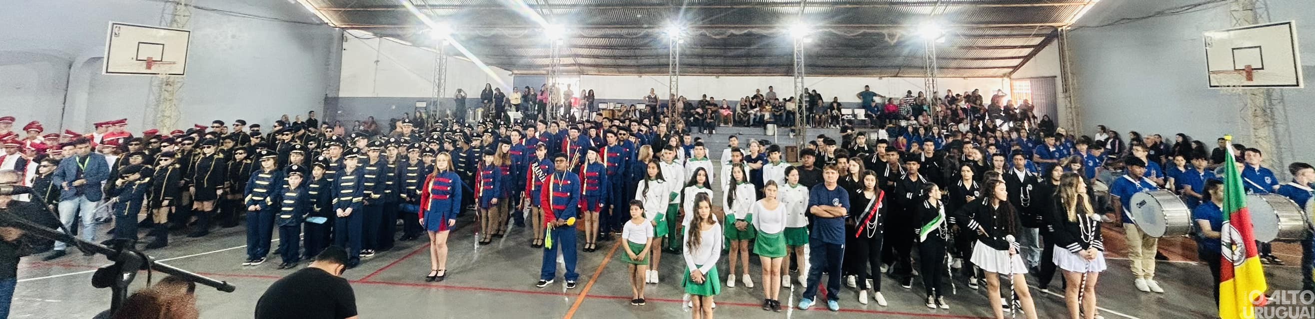 Escola Polivalente realiza 1º Encontro de Bandas Marciais em Palmeira das Missões