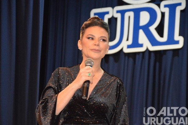 Mais de 800 pessoas participam de palestra com Leila Ama em FW