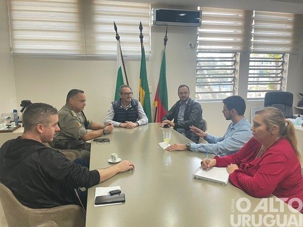 Administração de FW define ações para reforçar segurança no cemitério