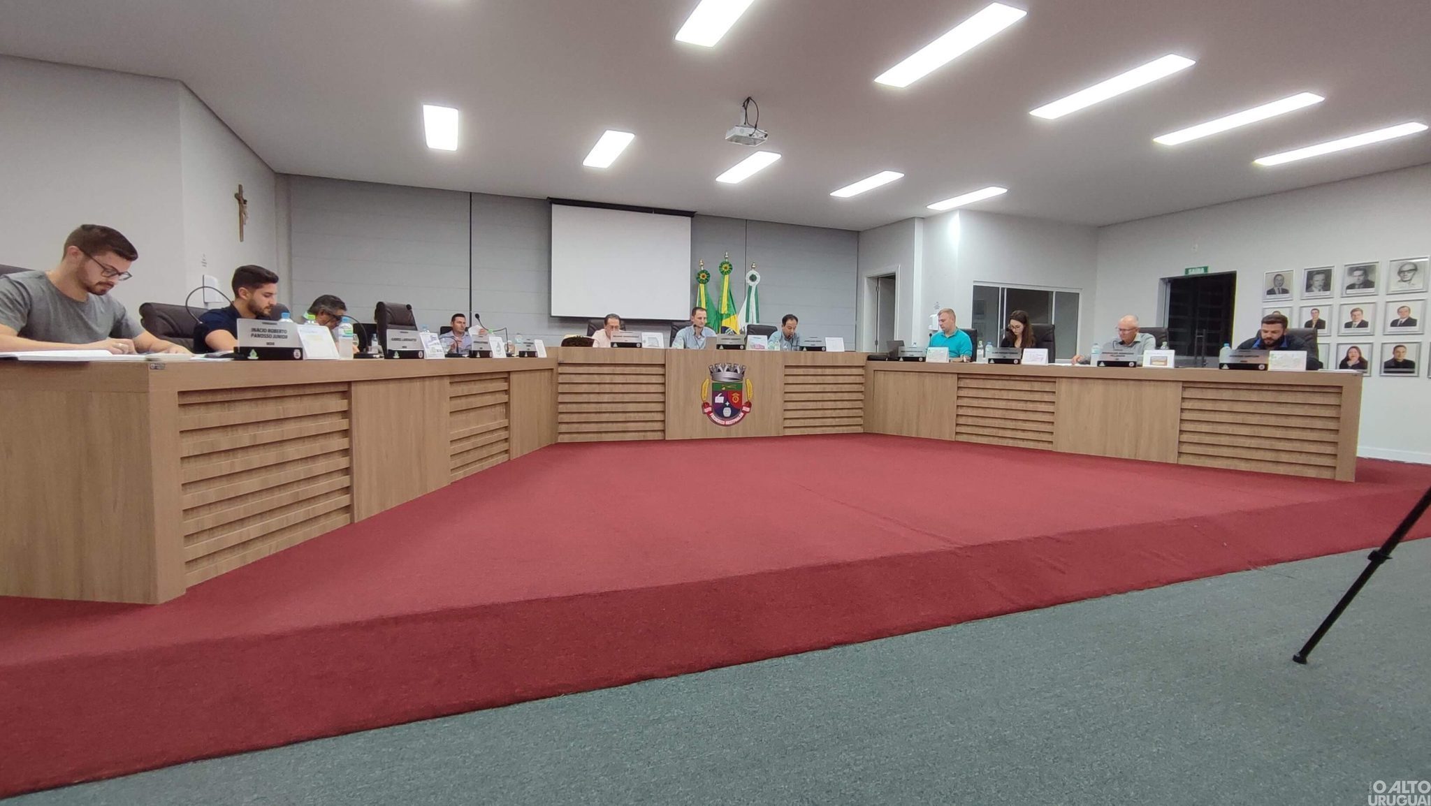 Prorrogação dos contratos com os engenheiros de FW é aprovada pelo Legislativo