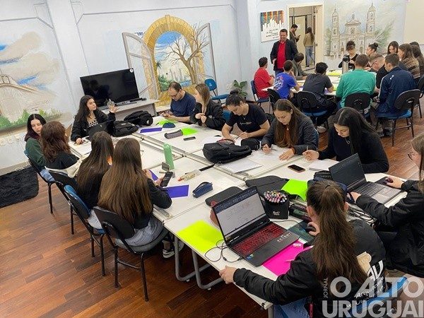 URI promove Taller Internacional 2025 com o tema "Escola do Futuro"