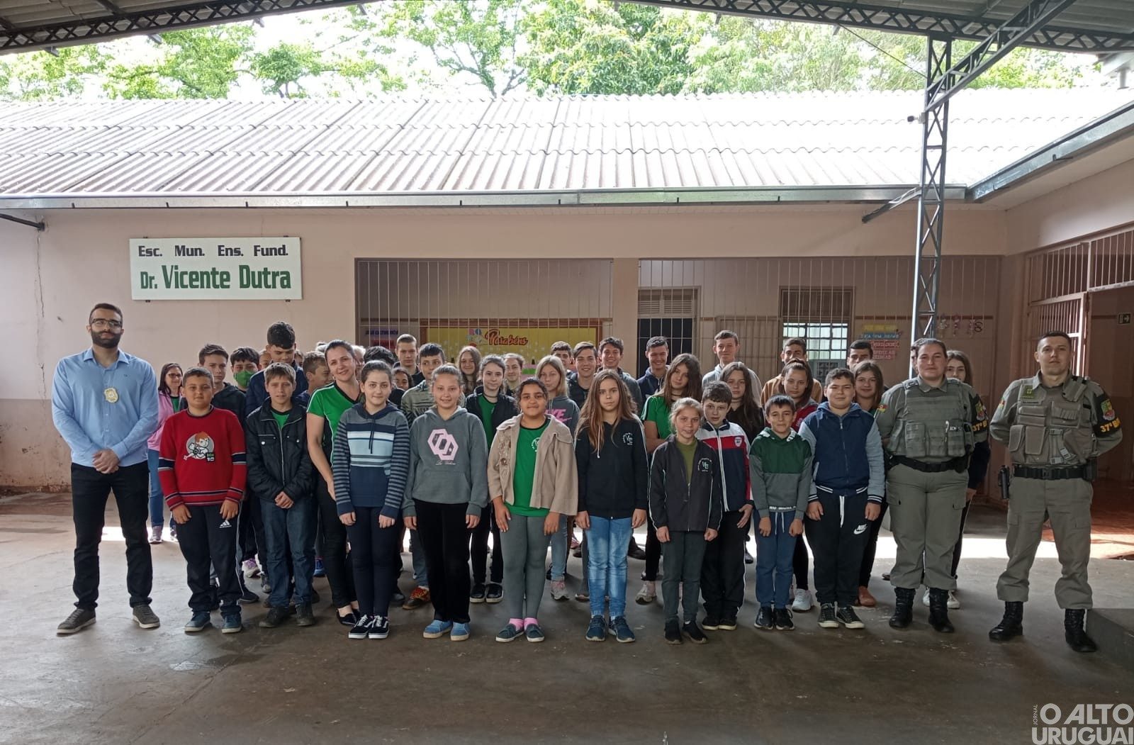 Polícia realiza atividade em escola de Iraí
