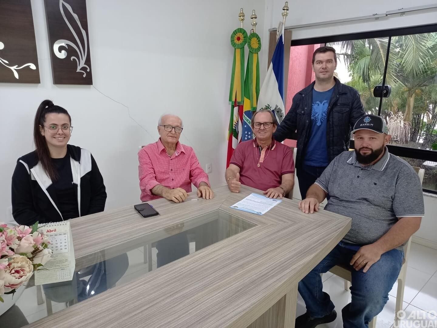 Prefeito de Palmitinho assina ordem de início para retomada de obra do Lago da Praça