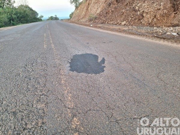 Realizado tapa-buracos na rodovia que liga Seberi a Rodeio Bonito