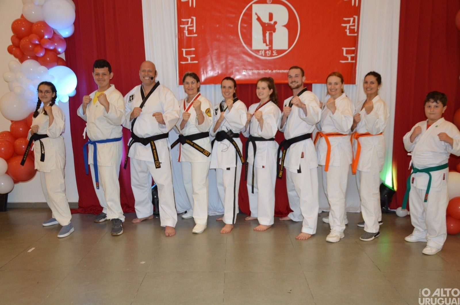 Rede Mestre realiza troca de faixas de Taekwondo