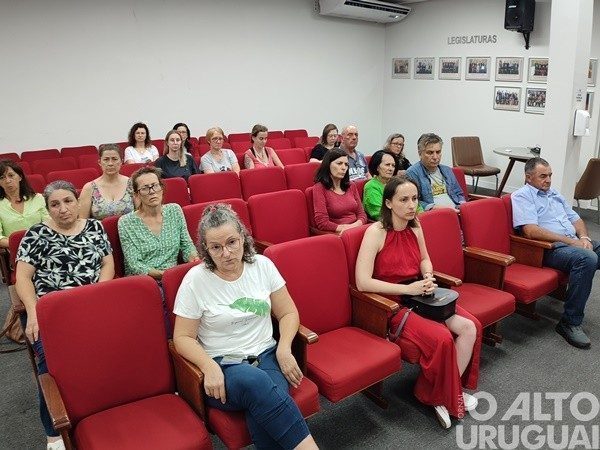 Representantes de ONGs e comunidade debatem demandas da causa animal