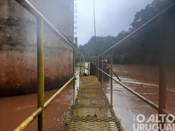 Caminhões-pipa vão abastecer FW e Caiçara durante falta d’água