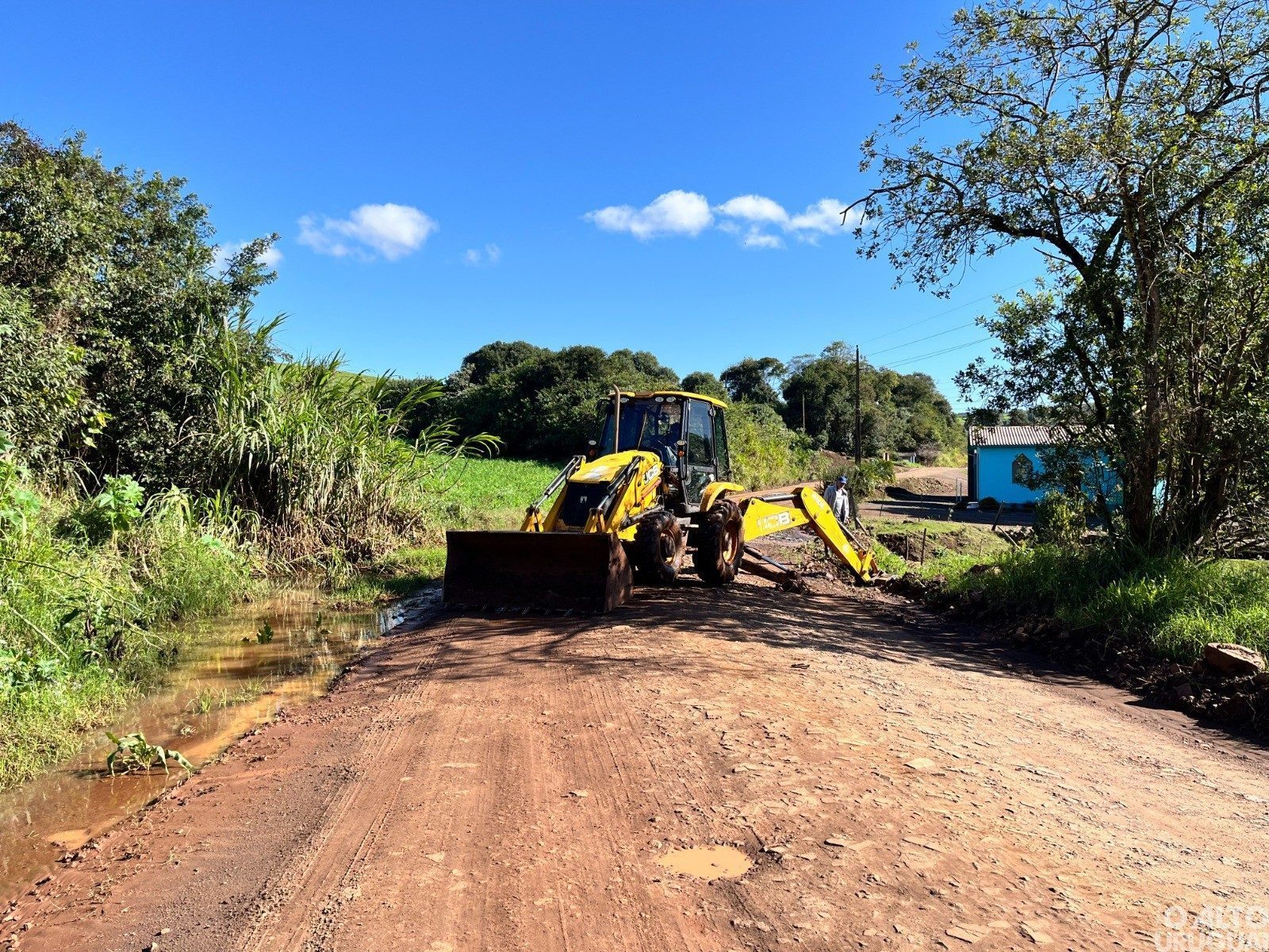 Secretaria de Obras intensifica recuperação de estradas em Novo Tiradentes
