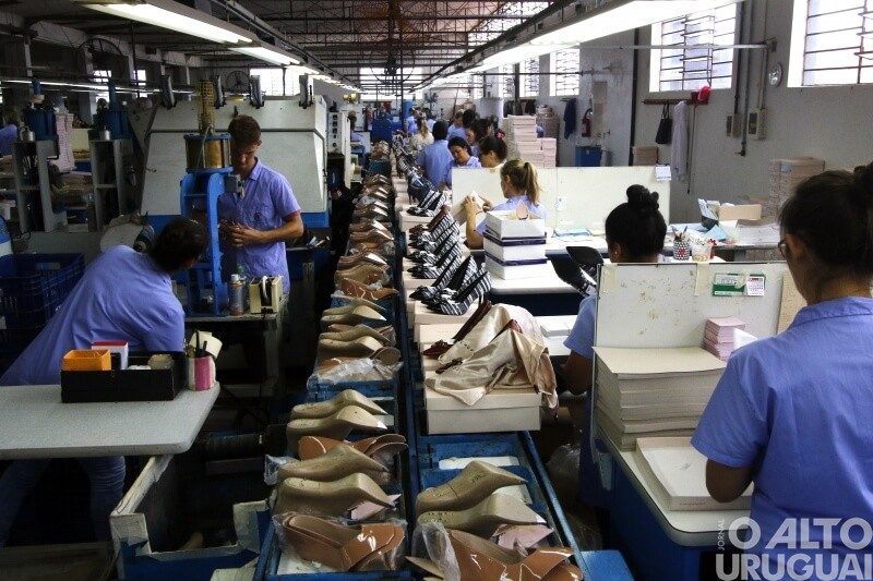 Indústria puxa criação de empregos formais no RS neste ano