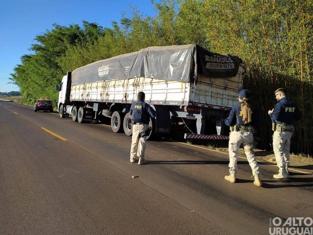 PRF apreende caminhão carregado de cigarros contrabandeados