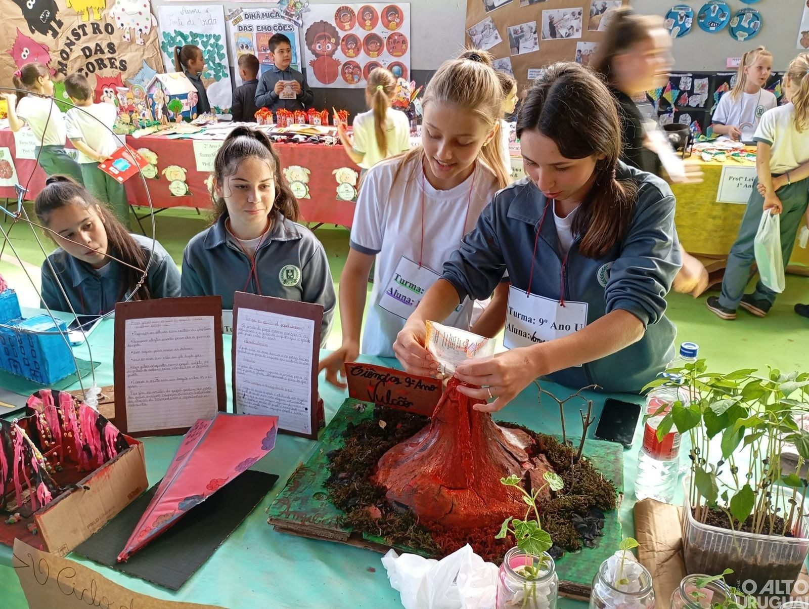 Escola Cívico-Militar Erico Verissimo realiza mostra científica e feira do livro em Vicente Dutra