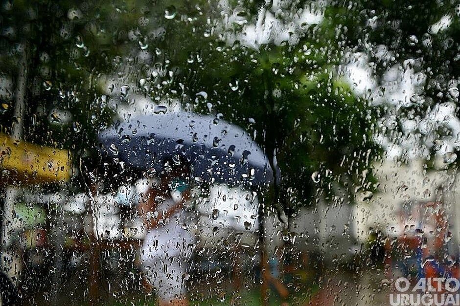 Chuva retorna à região com alerta de temporais