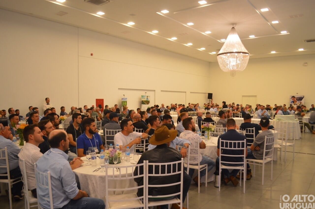 Cotrifred realiza 1º Conexão Agro 2022/2023