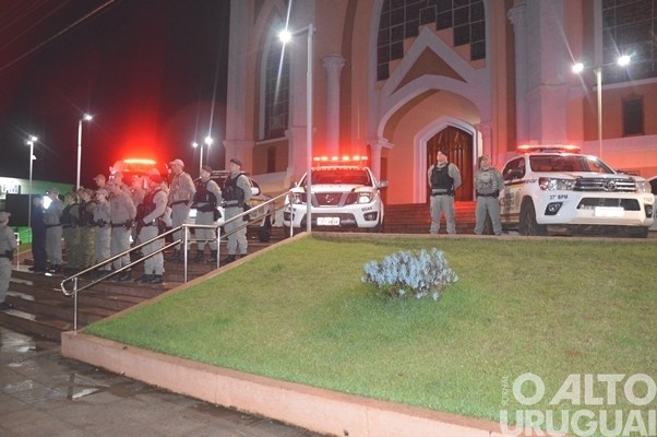 BM e Bombeiros de FW realizam homenagem a sargento morto em Caxias