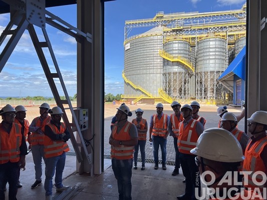 JBS apresenta a estrutura da fábrica de ração em Seberi