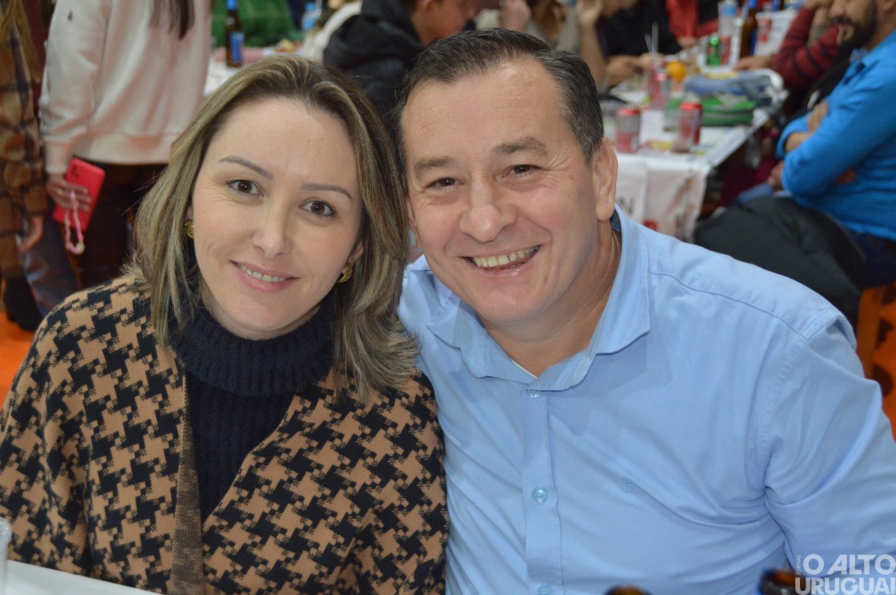 Centenas de pessoas participam da 19ª Festa do Leitão