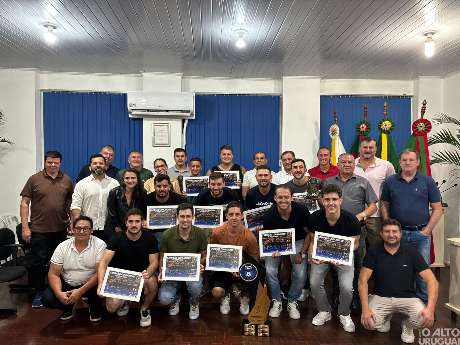 Câmara homenageia campeões do futsal em Taquaruçu do Sul