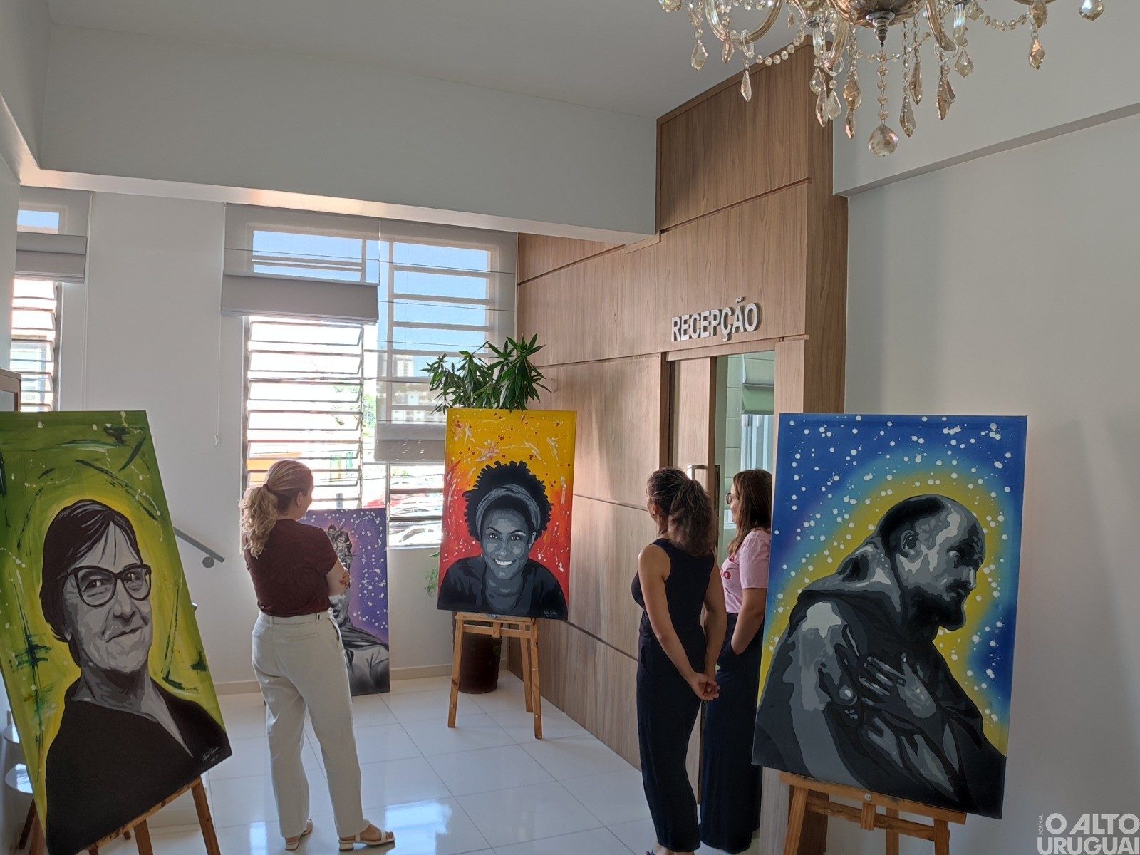 Câmara de Vereadores de FW recebe Exposição de Arte da artista plástica Valéria Pinheiro