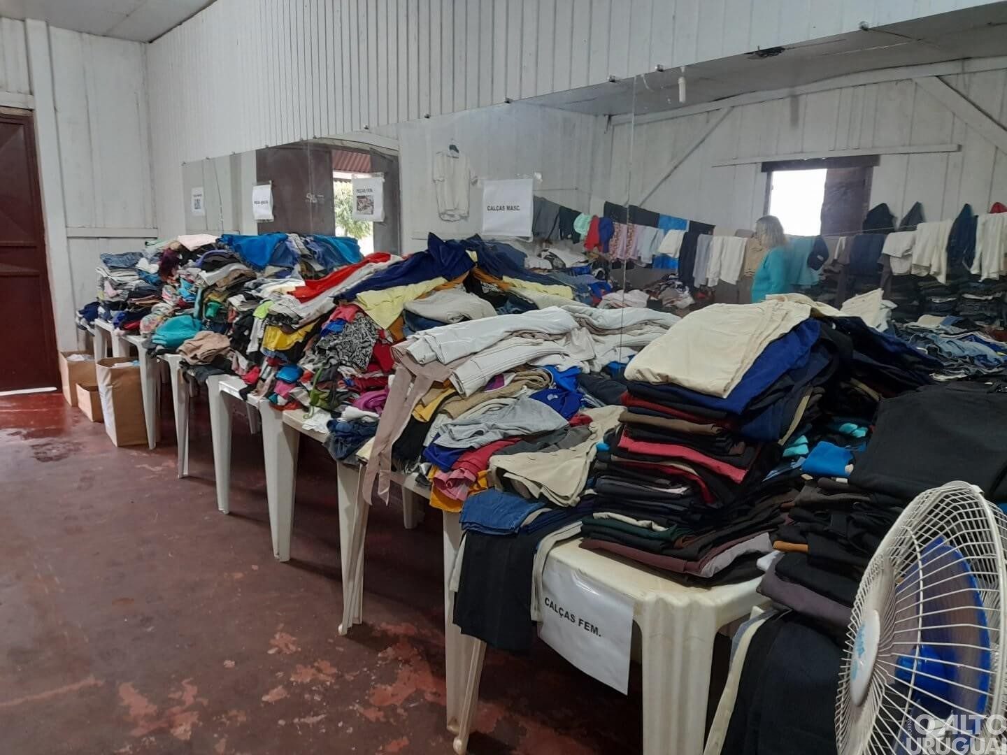 Dois Irmãos das Missões: mais de mil peças de roupas são doadas pela comunidade